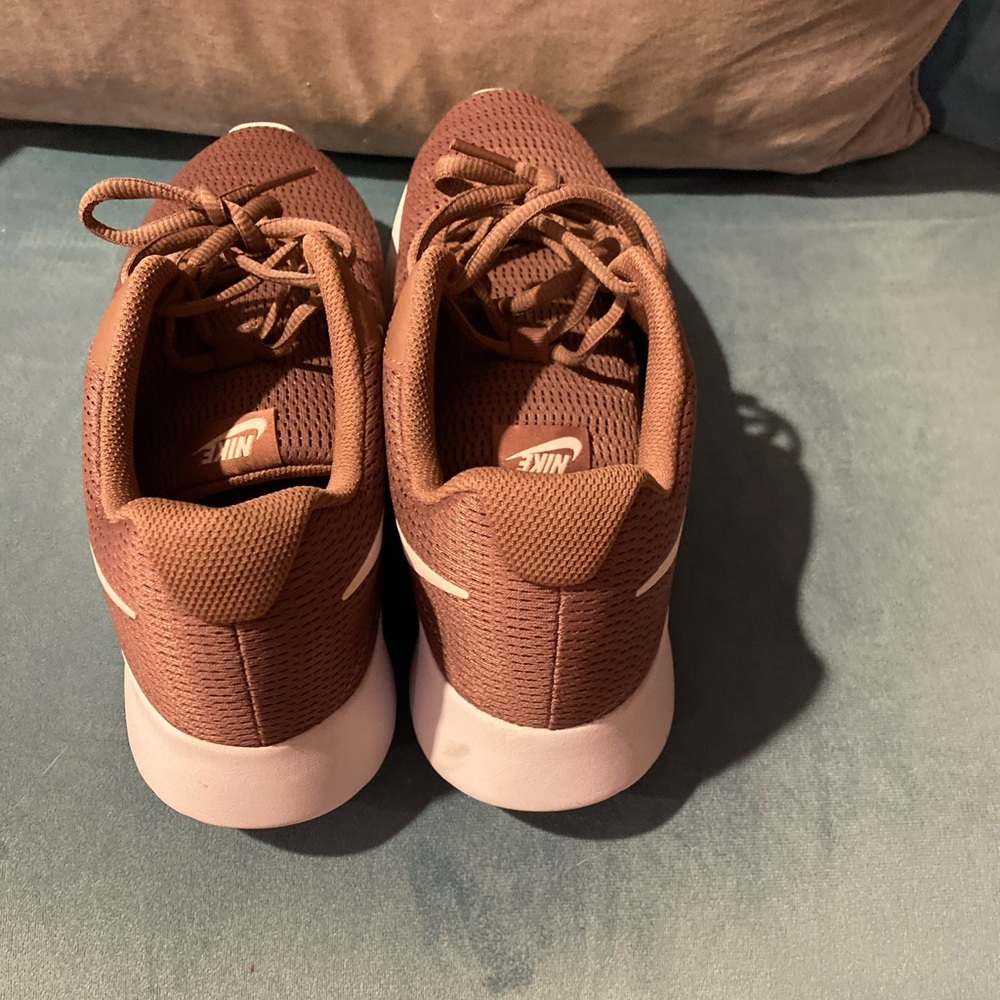 Shoe - Picture 4 of 4